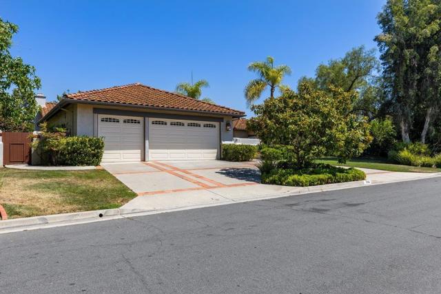 2084 Roberts Pl, Escondido CA: https://media.crmls.org/mediaz/522ff0bd-ad8b-49b6-9b0a-8493362360d5.jpg