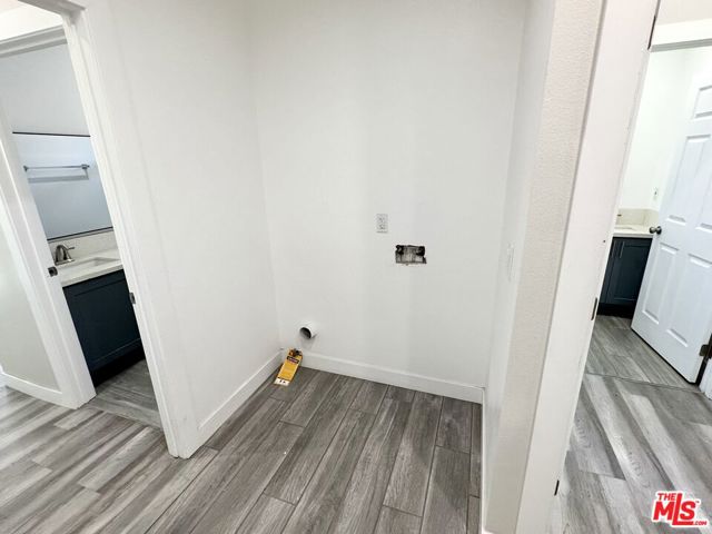 1123 Browning Boulevard, Los Angeles CA: https://media.crmls.org/mediaz/5230525b-bd07-473d-9fa4-01850233a438.jpg