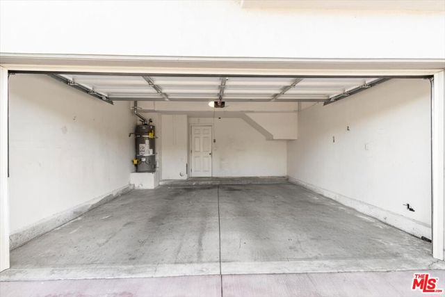 18806 Hatteras Street, Tarzana CA: https://media.crmls.org/mediaz/52306375-b65f-44f5-98e2-b48fda669243.jpg