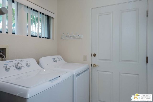 40840 Centennial Circle, Palm Desert CA: https://media.crmls.org/mediaz/5230d730-70d2-4e0d-b2cd-a86c749442d8.jpg