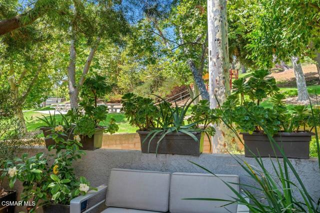 202 Estrellita Lane, Oak Park CA: https://media.crmls.org/mediaz/52310b91-3bcc-4dec-823e-488a1934b581.jpg