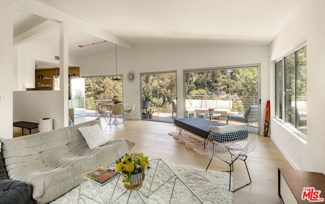 6150 Mulholland Highway, Los Angeles CA: https://media.crmls.org/mediaz/52310e58-c02b-4479-bcbe-9b1b6f0b0c8c.jpg