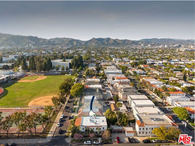 500 N Genesee Avenue, Los Angeles CA: https://media.crmls.org/mediaz/52312a96-66d0-47c5-886e-b72da4fb9919.jpg