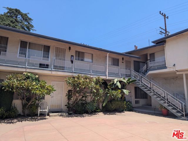 1365 Orange Grove Avenue, Glendale CA: https://media.crmls.org/mediaz/52315f42-42e1-477d-8c50-3592bce72ca2.jpg