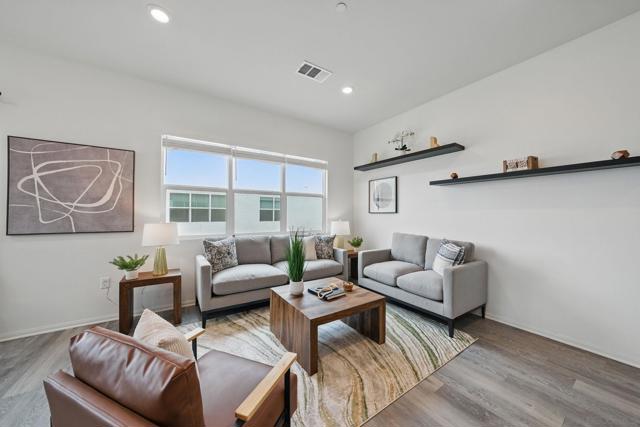 2054 Luzon Lane, Chula Vista CA: https://media.crmls.org/mediaz/5231d769-0cba-4993-b3ad-f4f27a3435fe.jpg