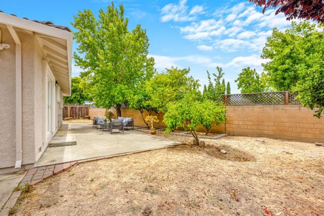6084 Amador Place, Newark CA: https://media.crmls.org/mediaz/5231fb17-ddbe-4e5c-91e3-67b5cc6039de.jpg
