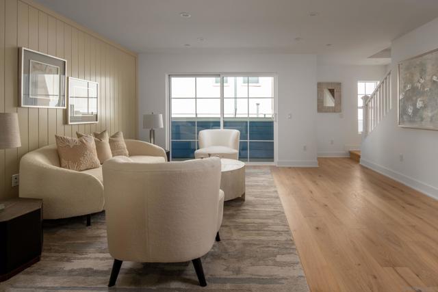541 Orange Ave, Coronado CA: https://media.crmls.org/mediaz/52326890-9e3c-4606-9540-6351456d1caf.jpg