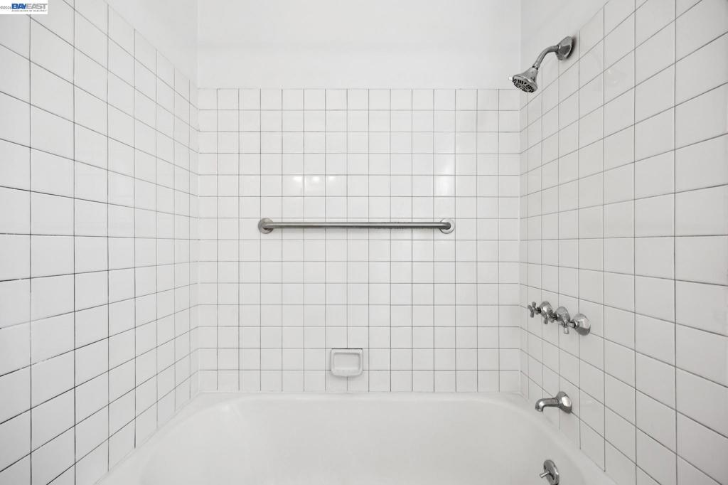 https://media.crmls.org/mediaz/52329b29-0394-4da9-9cbc-aab99a965444.jpg?preset=X-Large