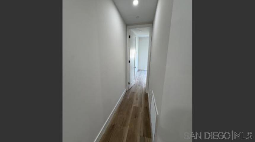 https://media.crmls.org/mediaz/5232b443-a62c-45b0-93d7-ad5767f3b4de.jpg?preset=X-Large