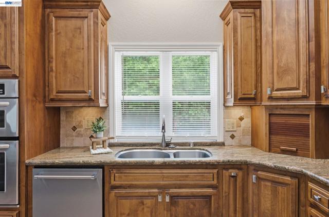 1782 Whitecliff Way, Walnut Creek CA: https://media.crmls.org/mediaz/5233bb8e-3e7e-4a0a-afd6-1c02a2a4d1aa.jpg