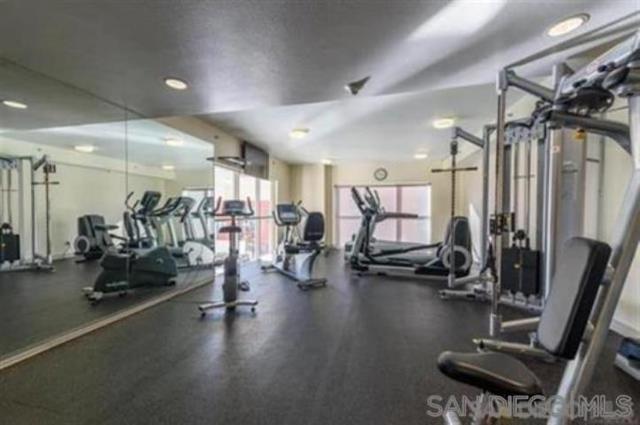 1240 India St, San Diego CA: https://media.crmls.org/mediaz/5233bd3d-5c05-4d11-bdbe-c857f8281ab4.jpg