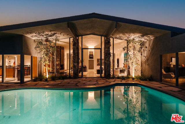 8559 Edwin Drive, Los Angeles CA: https://media.crmls.org/mediaz/52340053-cd6c-4c3d-9757-6ba363e91e36.jpg