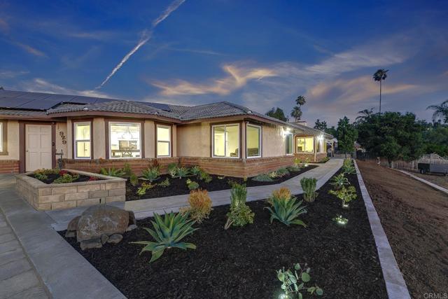 929 Chumash Trail, Vista CA: https://media.crmls.org/mediaz/523429de-4f1a-4cba-beea-3379d85012ae.jpg