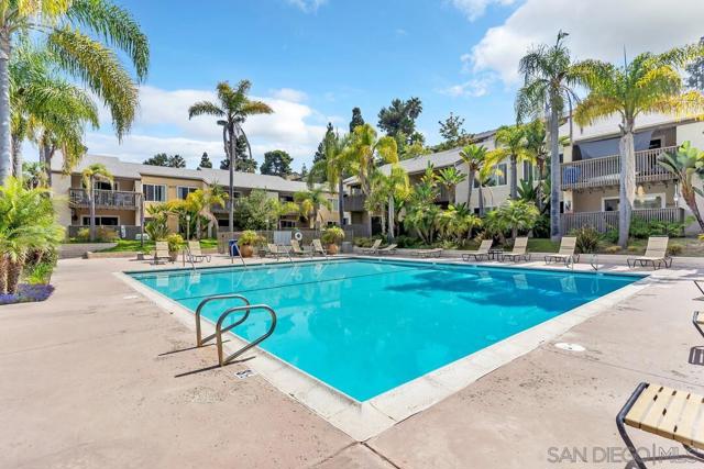 3136 Via Alicante, La Jolla CA: https://media.crmls.org/mediaz/5234dbc6-a258-4995-9b33-9f711c7a8f32.jpg