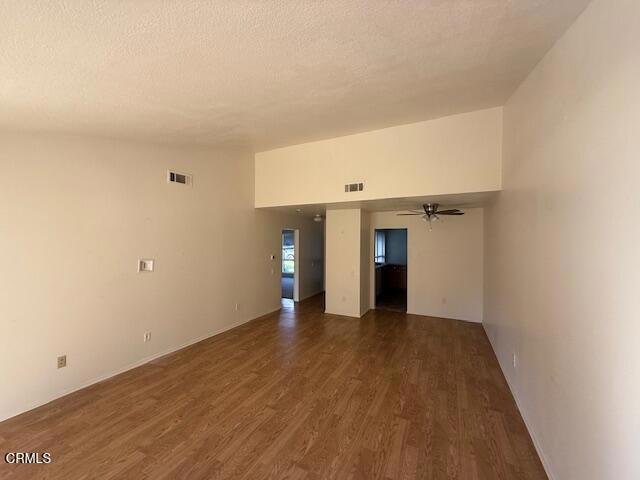 Detail Gallery Image 5 of 13 For 13218 Village 13, Camarillo,  CA 93012 - 2 Beds | 2 Baths