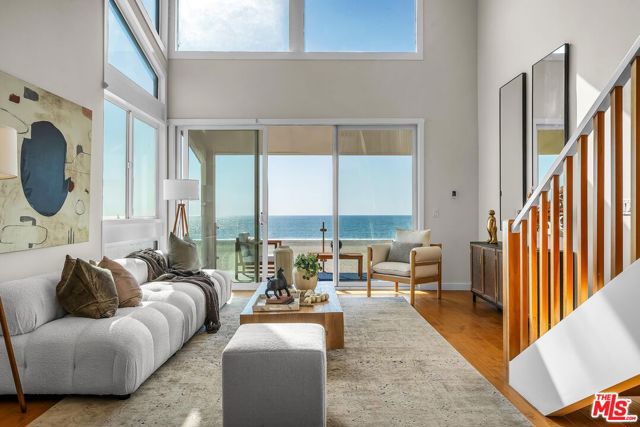 4 Lighthouse Street, Marina del Rey CA: https://media.crmls.org/mediaz/52357b87-5a36-444d-b699-061ae0768ed0.jpg