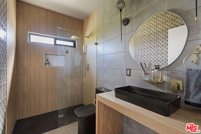 3750 Roberta Street, Los Angeles CA: https://media.crmls.org/mediaz/5235d1aa-822b-4750-88c9-b0ecb82bc5a3.jpg