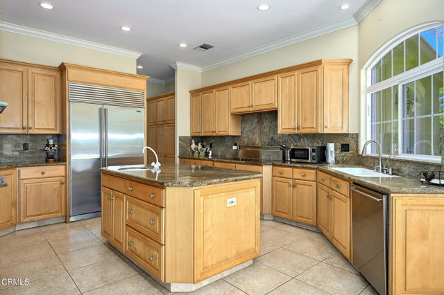 1690 Calle Tierra Vista, Camarillo CA: https://media.crmls.org/mediaz/5235fe03-eb27-4974-b28e-291874daf9a0.jpg