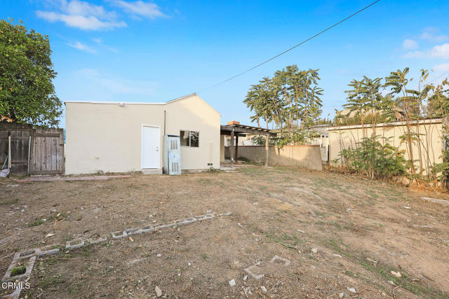 3754 Dwiggins Street, Los Angeles CA: https://media.crmls.org/mediaz/52365db8-76df-4f92-aca8-c0e9a031546e.jpg