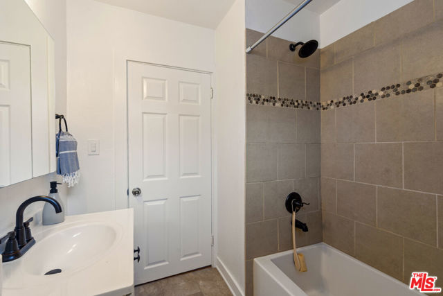 6043 Madden Avenue, Los Angeles CA: https://media.crmls.org/mediaz/52367356-22e5-4683-9423-eb2b9aca7cc2.jpg