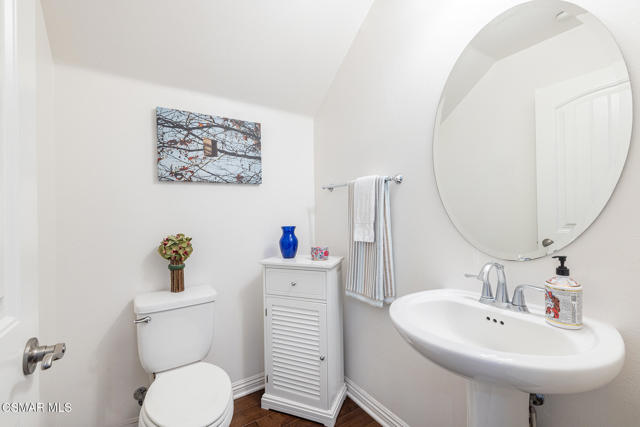 1513 Silver Shadow Drive, Newbury Park CA: https://media.crmls.org/mediaz/52367d73-5715-492f-b837-069bf873aeaa.jpg