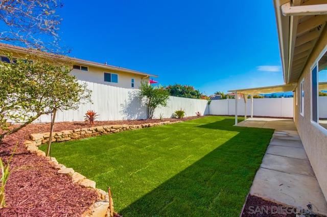 950 Funquest Dr, Fallbrook CA: https://media.crmls.org/mediaz/5236d303-7586-45e9-9153-91714f89d364.jpg