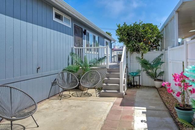 6503 Friendly Place, Carlsbad CA: https://media.crmls.org/mediaz/52374ad8-1818-46f9-bb07-e01d2521053d.jpg