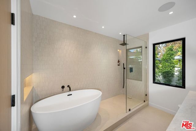 4627 Sunnyslope Avenue, Sherman Oaks CA: https://media.crmls.org/mediaz/52378690-c98b-47b8-93e4-65b9bb7cade6.jpg