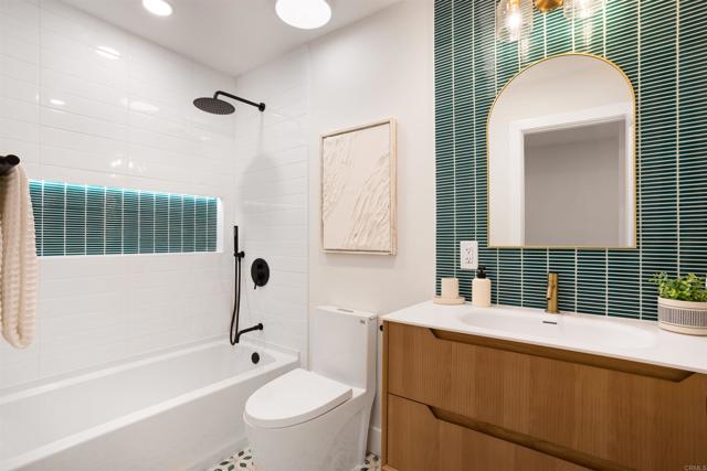 Detail Gallery Image 23 of 34 For 3810 Sierra Morena Ave, Carlsbad,  CA 92010 - 3 Beds | 3/1 Baths