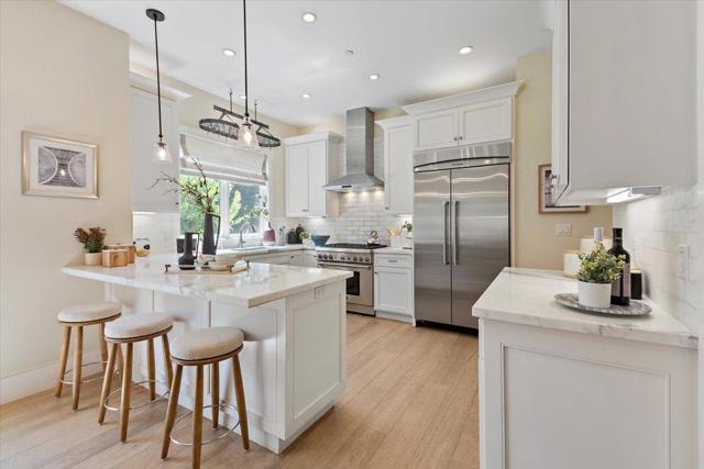 900 Roble Avenue, Menlo Park CA: https://media.crmls.org/mediaz/5237f6a8-3382-4da4-a470-2a84cc23e496.jpg