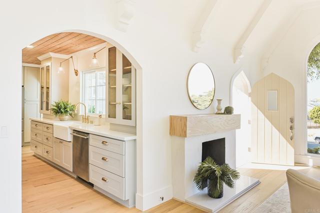 Detail Gallery Image 16 of 64 For 3951 Atascadero Dr, San Diego,  CA 92107 - 4 Beds | 3 Baths
