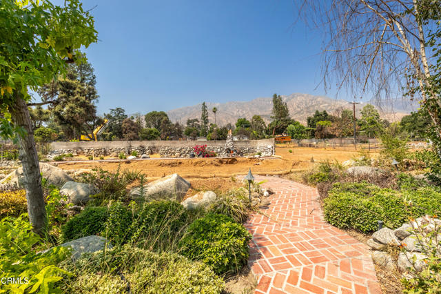 1215 E Mendocino Street, Altadena CA: https://media.crmls.org/mediaz/52385746-2ab5-4e3d-a0d9-9b2aae969628.jpg