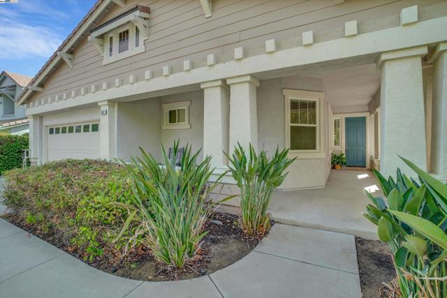 342 Roundhill Dr, Brentwood CA: https://media.crmls.org/mediaz/5238edc4-1c91-416b-b7ad-c9a02a835e35.jpg