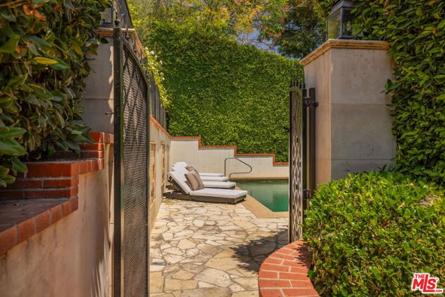 5 Bed Home for Sale in Los Angeles, California