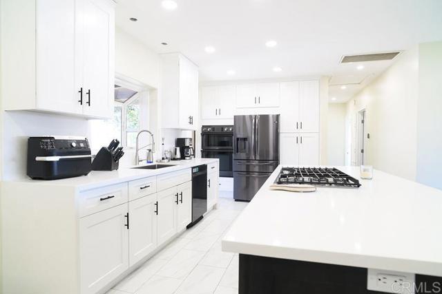 2394 Dryden Avenue, El Cajon CA: https://media.crmls.org/mediaz/52390c4d-93e8-4ae0-837f-001593e35105.jpg