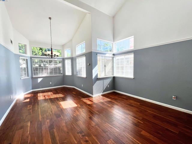 85 Phillips Ct, Tracy CA: https://media.crmls.org/mediaz/52394fd3-556a-4711-ba14-2aee2bea39cd.jpg