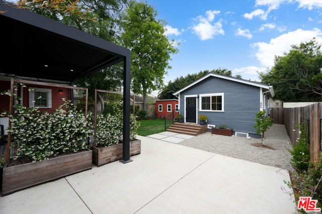 607 S Orange Drive, Los Angeles CA: https://media.crmls.org/mediaz/523a0122-b0e7-4e26-bdcb-00fd005eace8.jpg