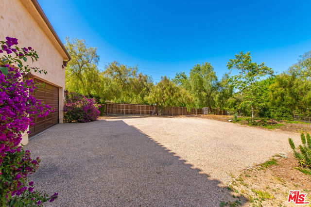 5850 Lapworth Drive, Agoura Hills CA: https://media.crmls.org/mediaz/523a6da8-3a61-4ee2-8ec7-b3f2fa5ba9fc.jpg