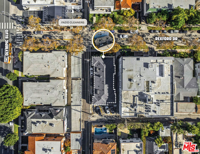 419 S Rexford Drive, Beverly Hills CA: https://media.crmls.org/mediaz/523addc2-26dd-4a6c-9eb3-8036b7d105e2.jpg