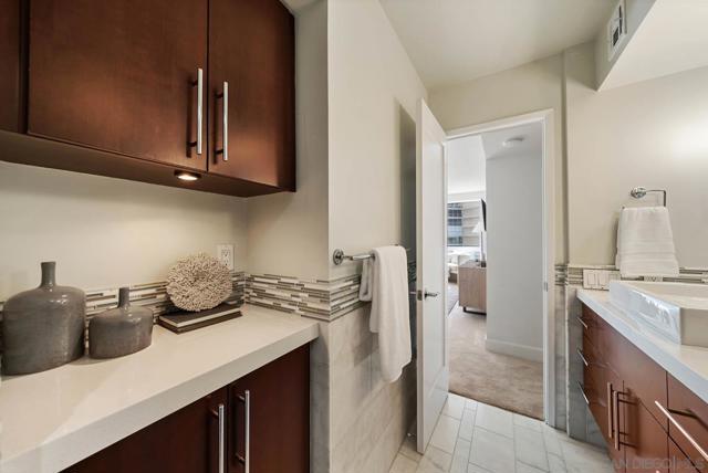 1810 Avenida Del Mundo, Coronado CA: https://media.crmls.org/mediaz/523b16b4-99bc-4190-9875-9e0e60f4bf63.jpg