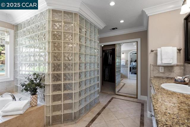 825 Bertram St, Walnut Creek CA: https://media.crmls.org/mediaz/523b31ed-21f0-49b5-939b-c15f10674001.jpg