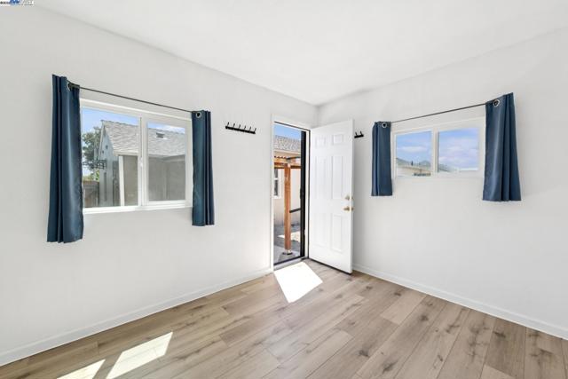 14886 Wake Ave, San Leandro CA: https://media.crmls.org/mediaz/523b5554-dc85-4c0d-a42f-91d12a11a054.jpg