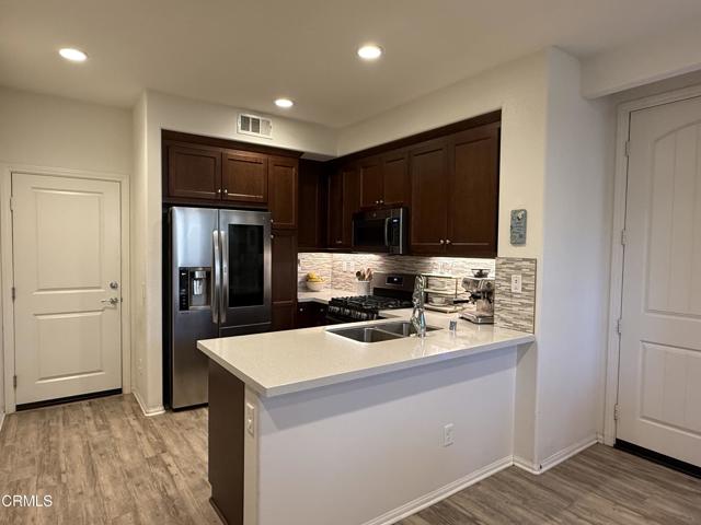 Detail Gallery Image 4 of 25 For 5020 Verdugo Way, Camarillo,  CA 93012 - 3 Beds | 2/1 Baths