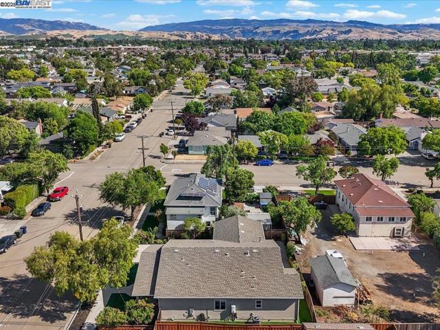 741 N N St, Livermore CA: https://media.crmls.org/mediaz/523bbae9-3bb0-4f4e-8ff0-b502dc4b4634.jpg