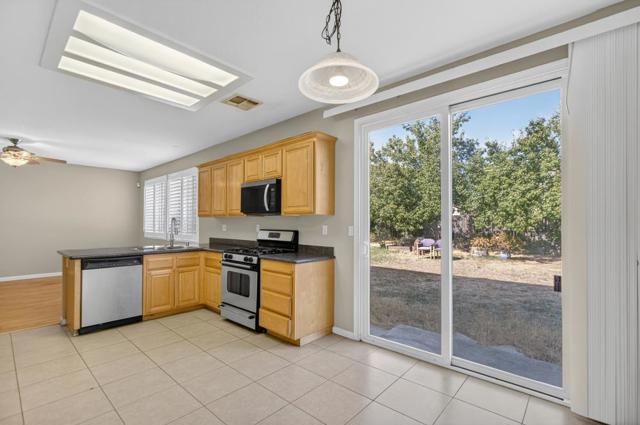 5817 Spring Flower Drive, Elk Grove CA: https://media.crmls.org/mediaz/523c38bd-7196-466c-8351-2f74fe4f13d3.jpg