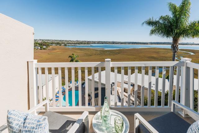 Detail Gallery Image 2 of 31 For 3991 Crown Point Dr #P13,  San Diego,  CA 92109 - 1 Beds | 1 Baths