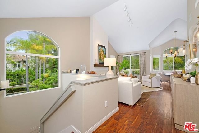 718 Palisades Drive photo 4