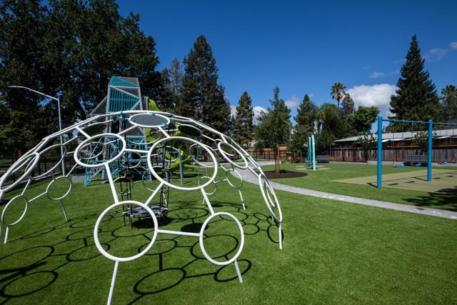 360 Fernando Avenue, Palo Alto CA: https://media.crmls.org/mediaz/523de69e-f1e9-4a20-9003-9a0ea0d46f31.jpg