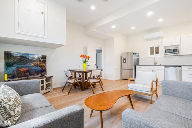 5040 Island View Street, Oxnard CA: https://media.crmls.org/mediaz/523e0ad0-f28c-4bfe-abd3-ddb5836363a3.jpg