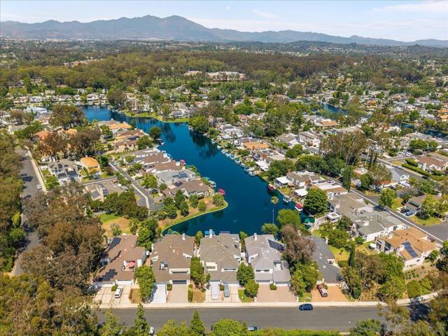 22682 S Canada Ct, Lake Forest CA: https://media.crmls.org/mediaz/523e1901-a763-43f7-ba79-be3a5247b48b.jpg